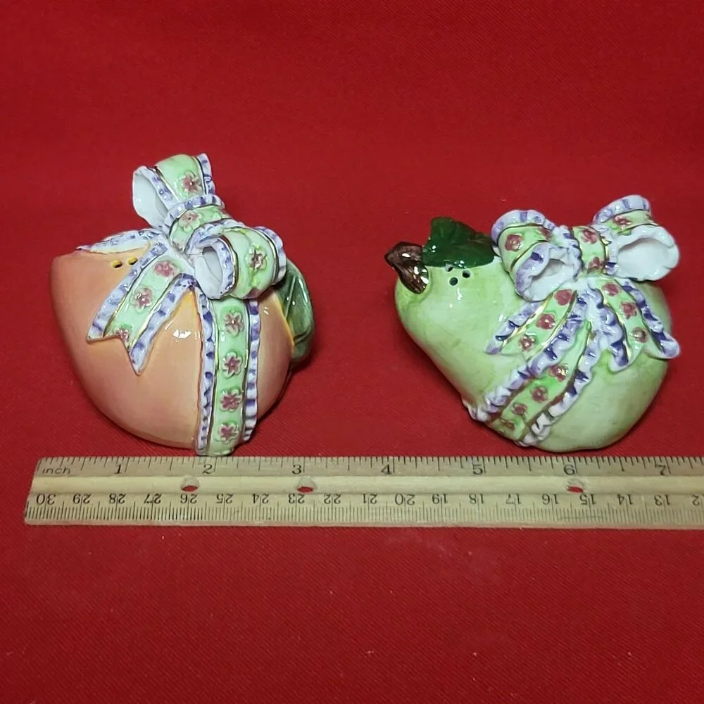 Ceramic Salt and Pepper Shakers Set Fruit Pear Peach Wrapped in Bow Floral Ribbo